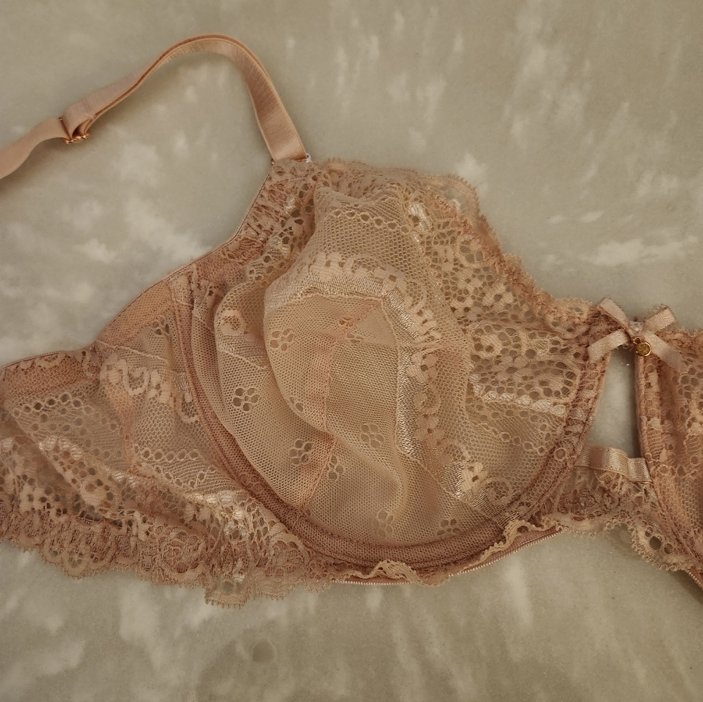 Lace bra - Picture 2 of 3